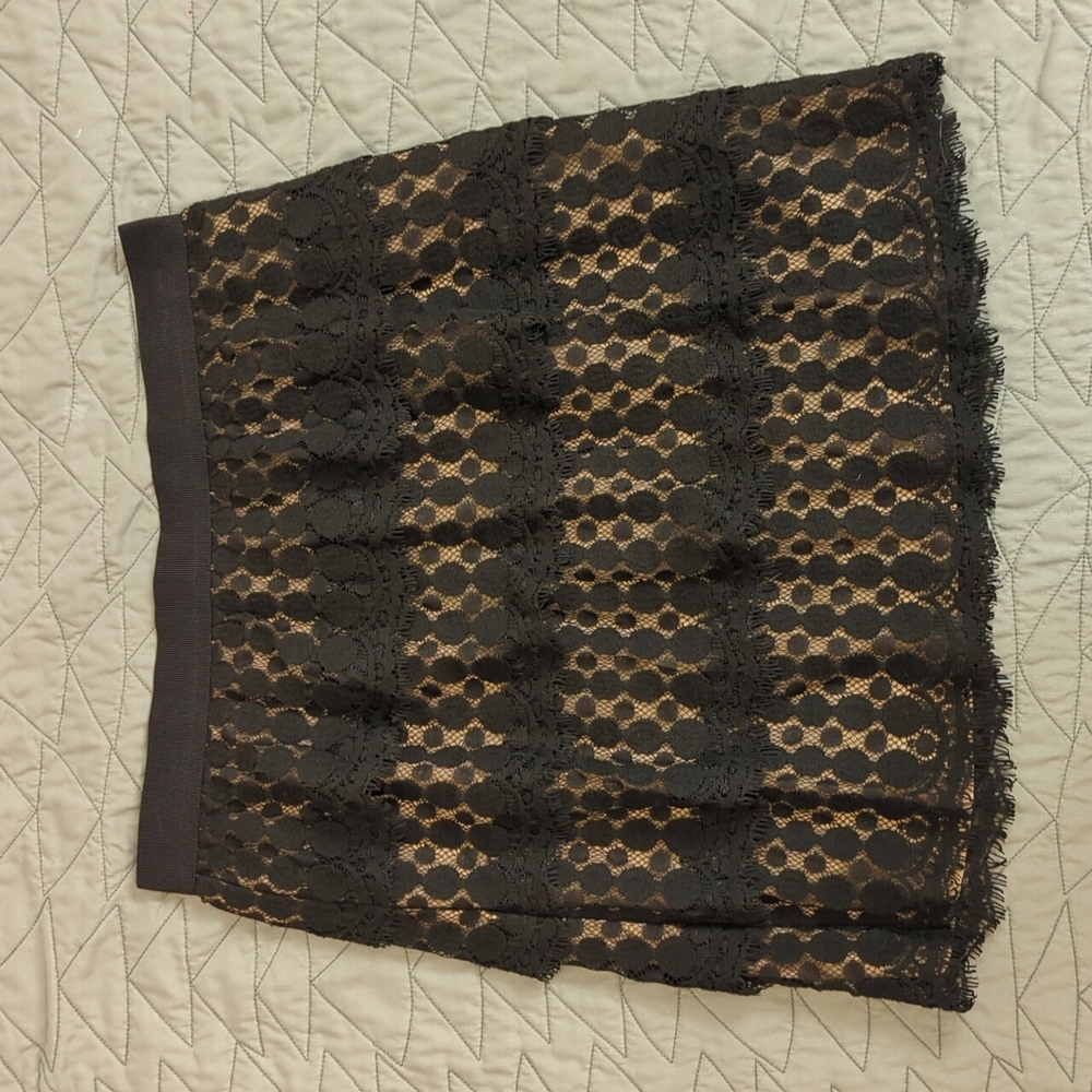 Ann Taylor (size 8) Black/Tan Tiered Lace Skirt